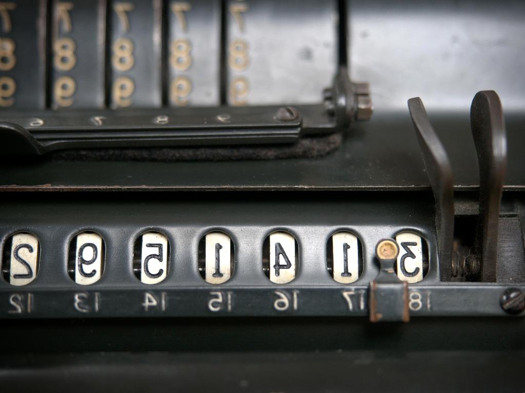 Image of early mechanical calculator