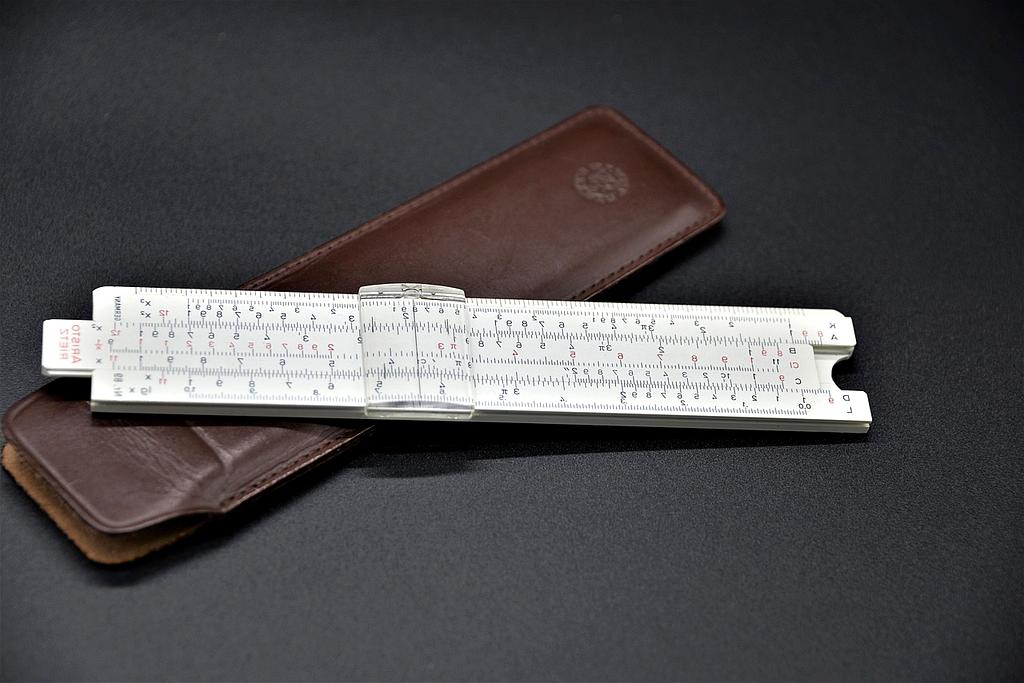 Quantum computing access symbol with atomic particles