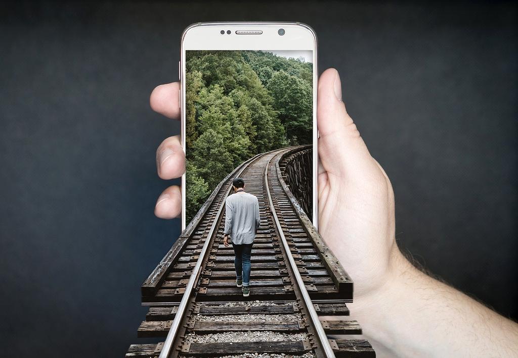 Synaptic connection visualization with neural pathways